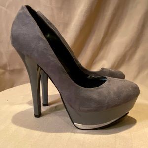 Women’s heels size 8